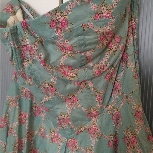 Dress - Picture 3 of 4